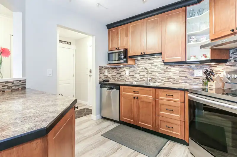 312 5759 GLOVER ROAD - photo 2 of 12