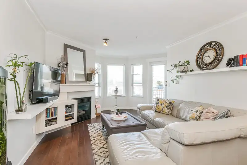 312 5759 GLOVER ROAD - photo 4 of 12