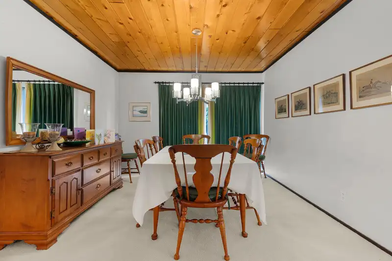 1042 KUMA CRESCENT - photo 4 of 35