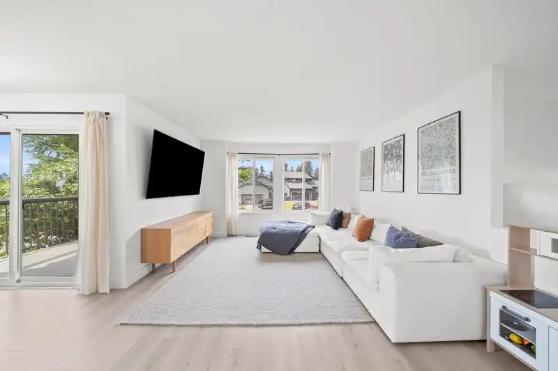 17 CAMPION COURT - photo 3 of 40