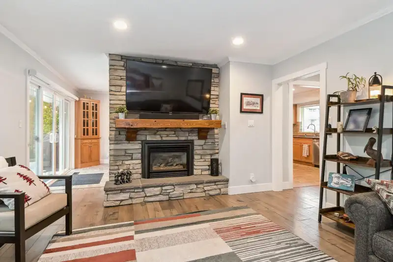 2739 SHEFFIELD WAY - photo 4 of 30
