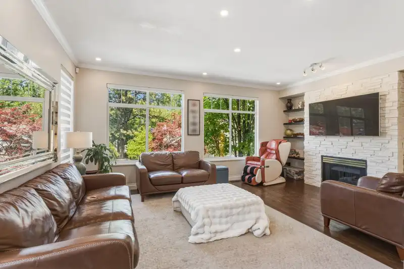 19 5240 OAKMOUNT CRESCENT - photo 3 of 35