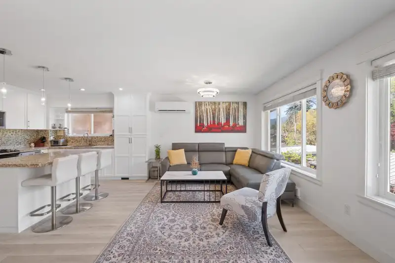 318 W 18TH STREET - photo 2 of 36