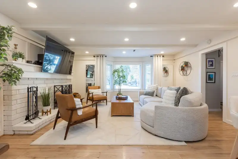 4638 198C STREET - photo 1 of 40
