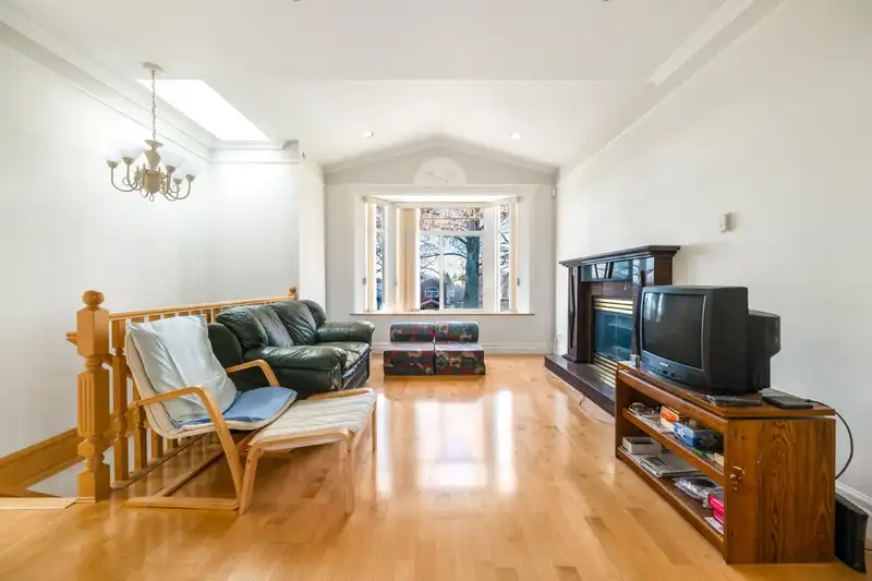 5760 KERR STREET - photo 4 of 26