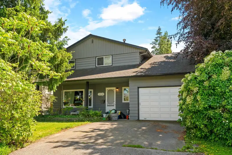 20820 51 AVENUE - photo 2 of 28