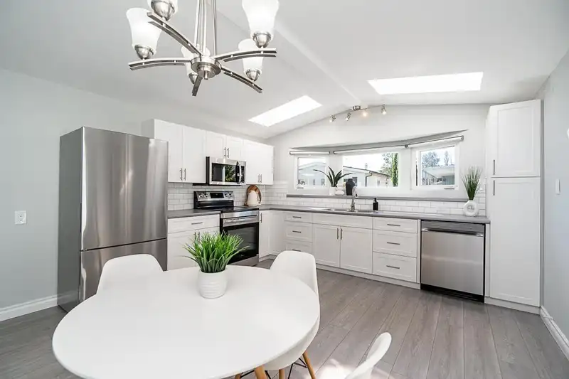 69 8254 134 STREET - photo 2 of 33