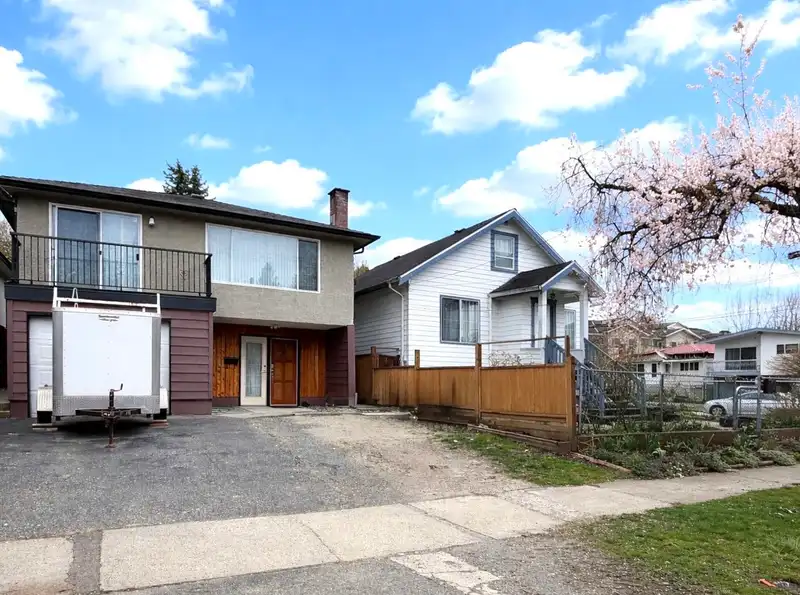 4882 MOSS STREET - photo 2 of 16