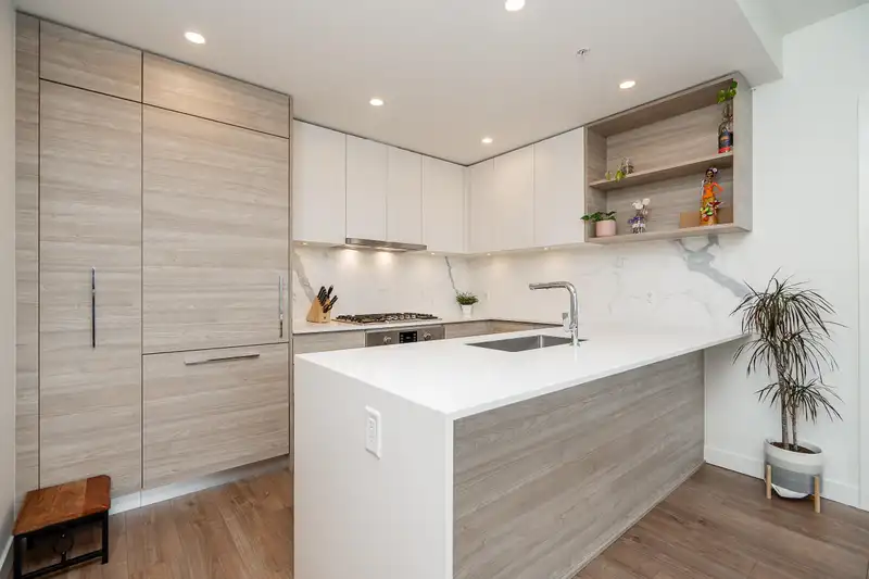 1806 595 AUSTIN AVENUE - photo 2 of 40