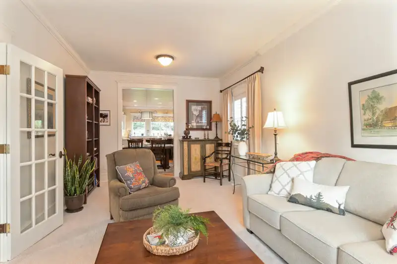 21107 43A AVENUE - photo 4 of 39