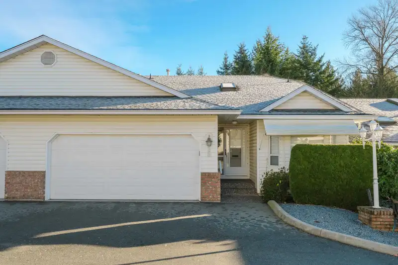 69 3054 TRAFALGAR STREET - photo 1 of 40
