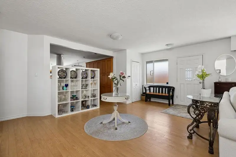 1005 WESTMOUNT DRIVE - photo 4 of 40