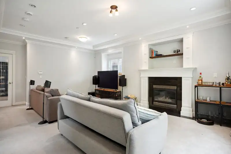 5187 SHERBROOKE STREET - photo 2 of 36