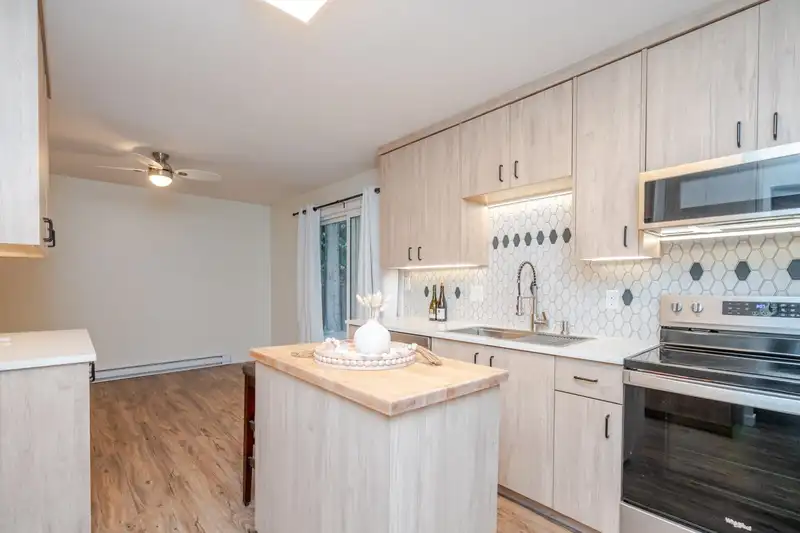 34843 LABURNUM AVENUE - photo 1 of 32