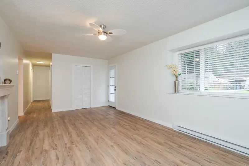 34843 LABURNUM AVENUE - photo 3 of 32