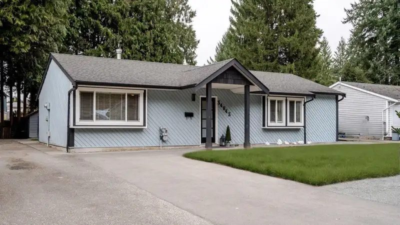 34843 LABURNUM AVENUE - photo 4 of 32