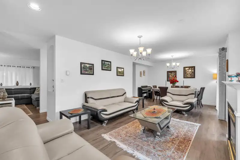 5 2382 PARKWAY BOULEVARD - photo 1 of 34