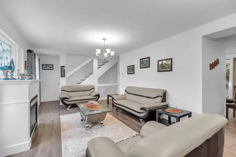 5 2382 PARKWAY BOULEVARD - photo 2 of 34