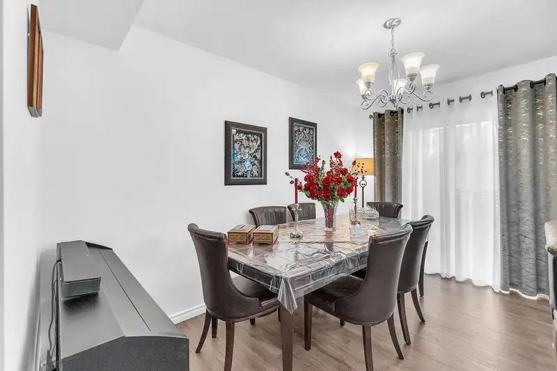 5 2382 PARKWAY BOULEVARD - photo 4 of 34