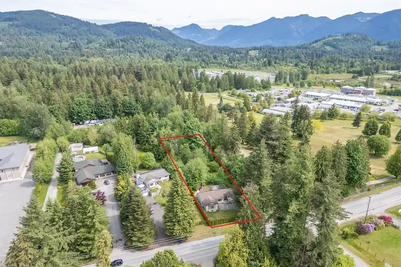 33581 DEWDNEY TRUNK ROAD - photo 3 of 40