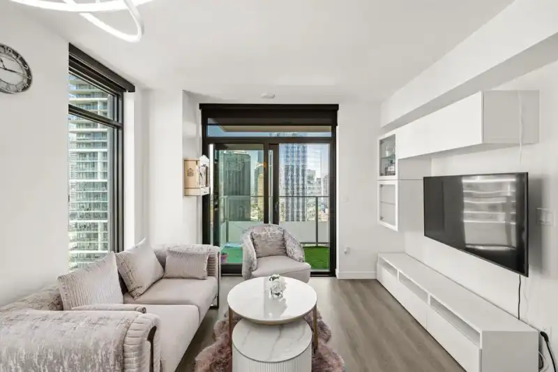 2404 6608 SUSSEX AVENUE - photo 1 of 36