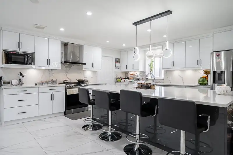8736 140A STREET - photo 4 of 27