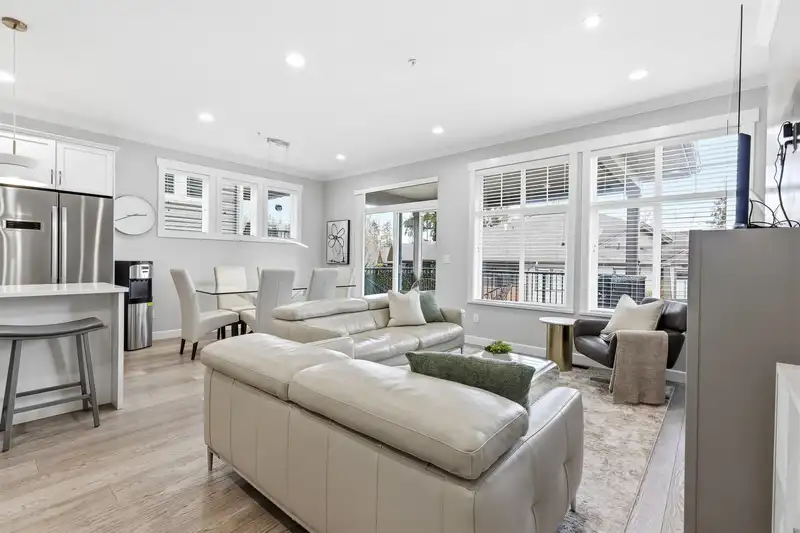 20 7138 210 STREET - photo 2 of 39