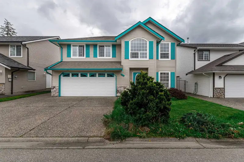 103 5373 PEACH ROAD - photo 2 of 33
