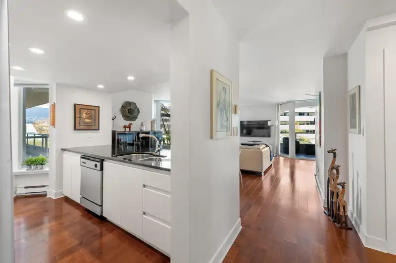 302 168 CHADWICK COURT - photo 1 of 35
