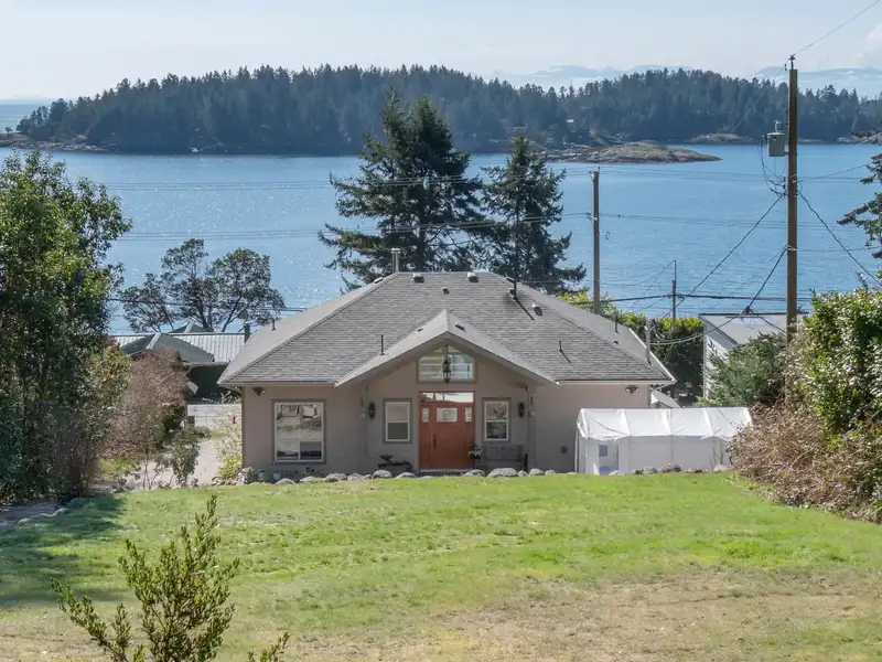 6682 SUNSHINE COAST HIGHWAY - photo 1 of 36