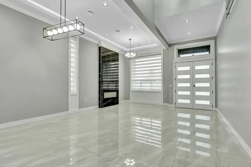 17247 59 AVENUE - photo 3 of 40