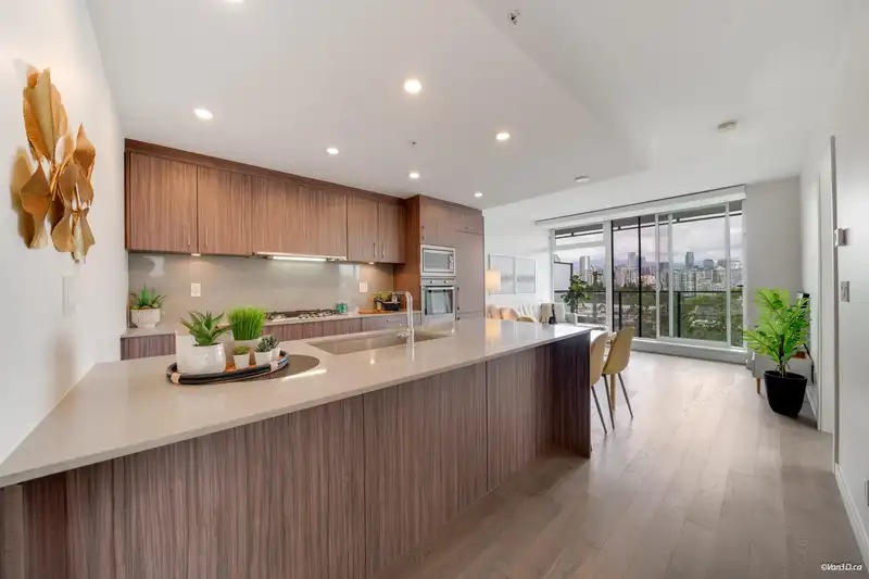 504 2411 HEATHER STREET - photo 2 of 8
