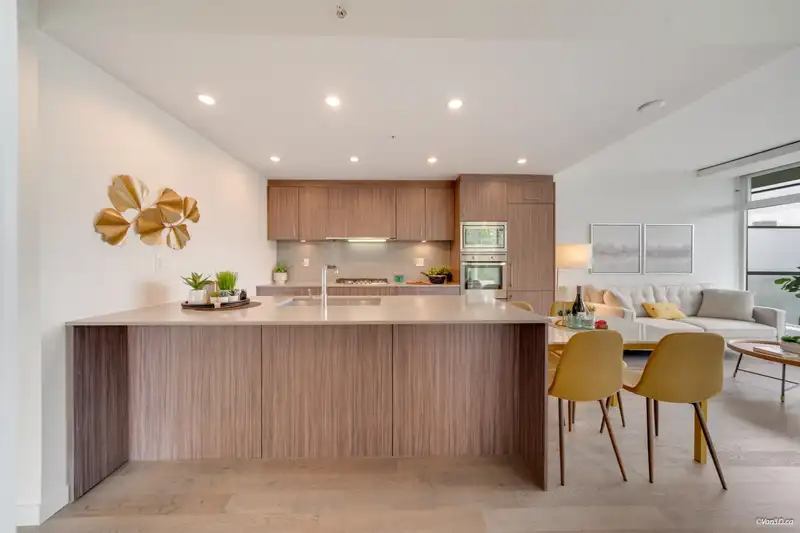 504 2411 HEATHER STREET - photo 3 of 8