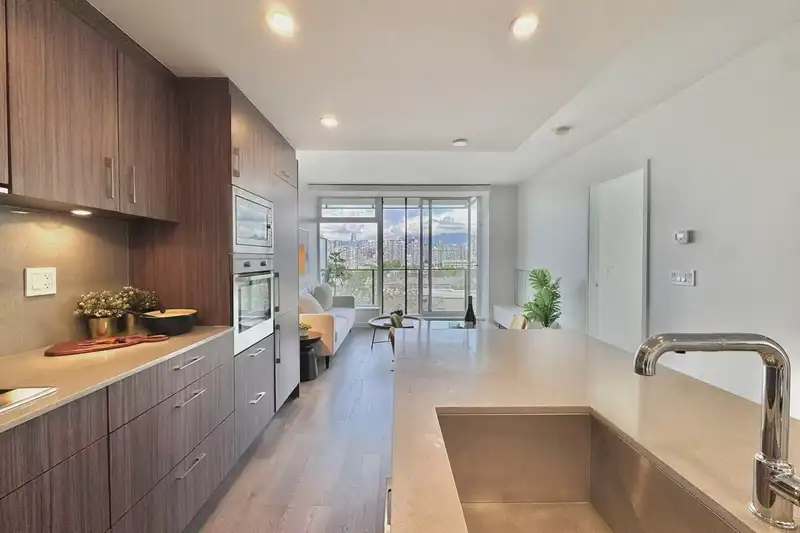 504 2411 HEATHER STREET - photo 4 of 8