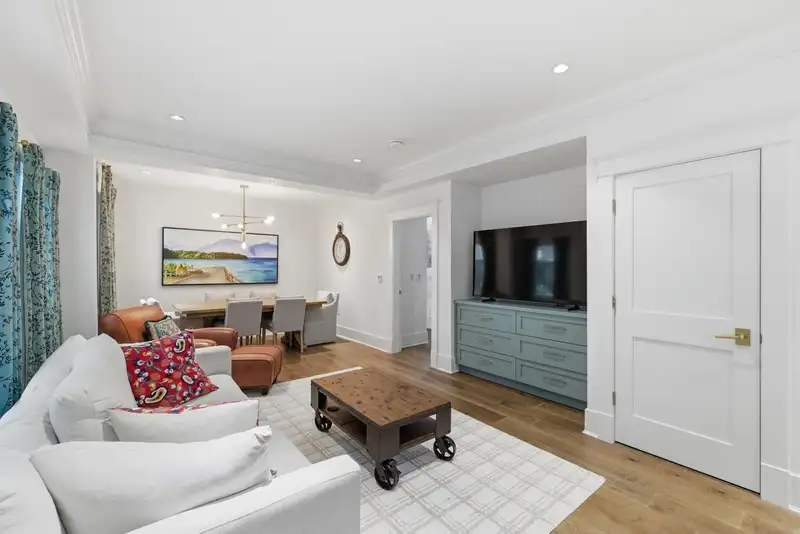 3176 BURRARD STREET - photo 3 of 27