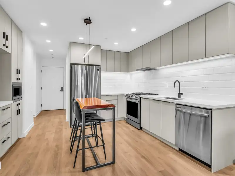 104 3018 ST. GEORGE STREET - photo 1 of 31
