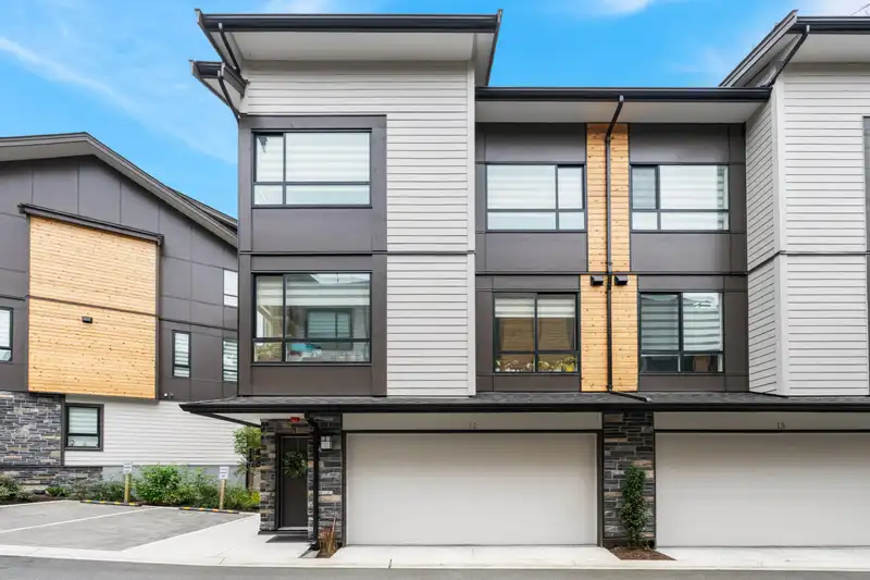 12 20559 86 AVENUE - photo 2 of 35
