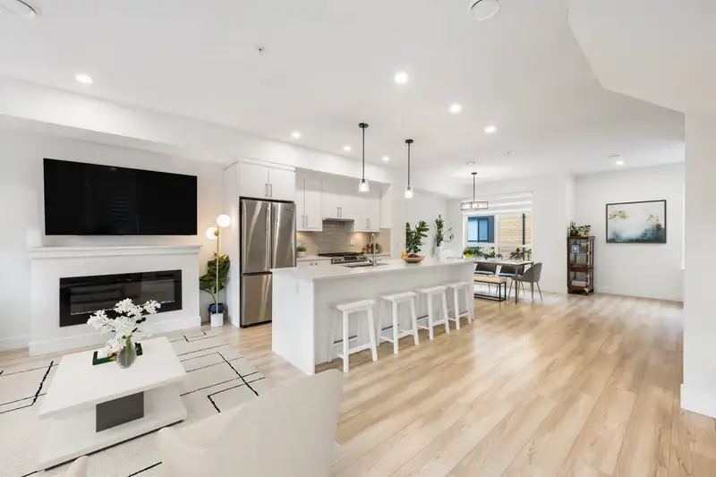 12 20559 86 AVENUE - photo 3 of 35