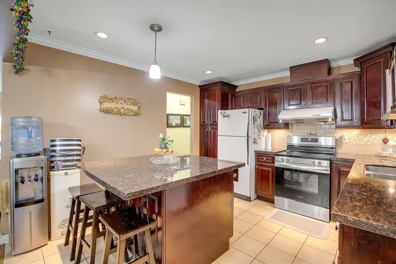 8825 160 STREET - photo 3 of 33