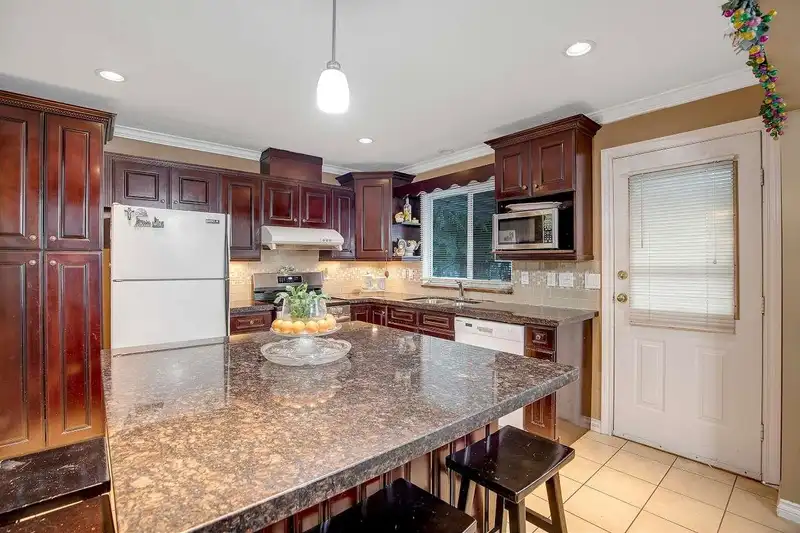 8825 160 STREET - photo 4 of 33
