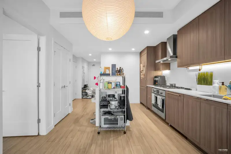 1105 2351 BETA AVENUE - photo 3 of 27