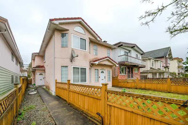 557 E 44TH AVENUE - photo 2 of 29