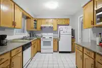 557 E 44TH AVENUE - thumbnail 9