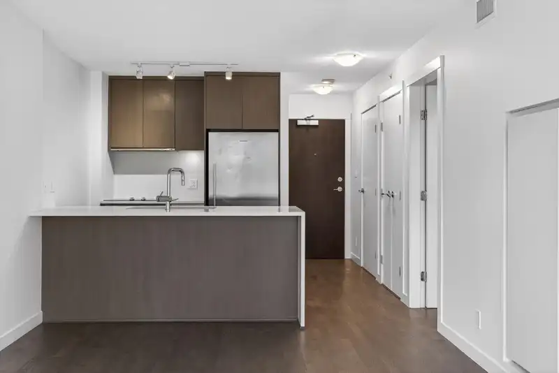 606 1009 HARWOOD STREET - photo 2 of 35