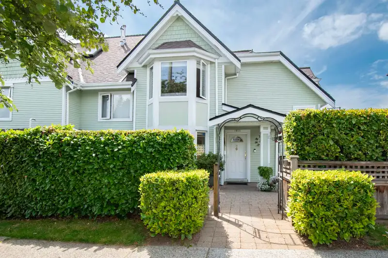 1015 ST. ANDREWS AVENUE - photo 1 of 39