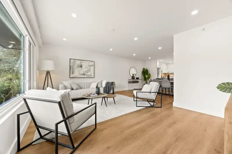 12475 208 STREET - photo 2 of 36