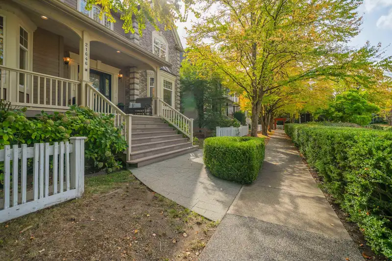 21646 MURRAY'S CRESCENT - photo 4 of 40