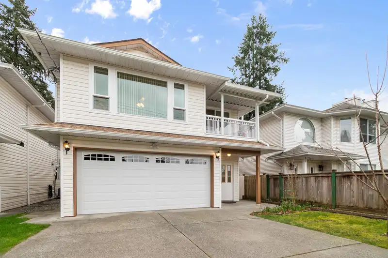 3268 VINCENT STREET - photo 2 of 40