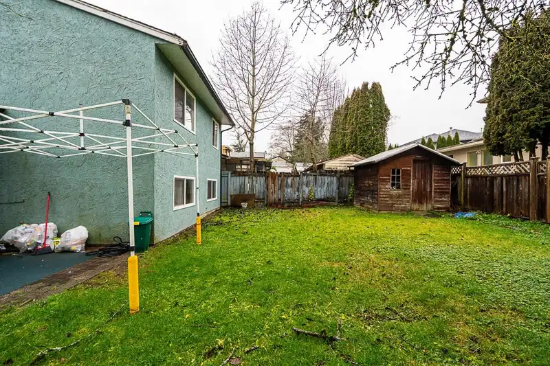 6666 133B STREET - photo 4 of 34