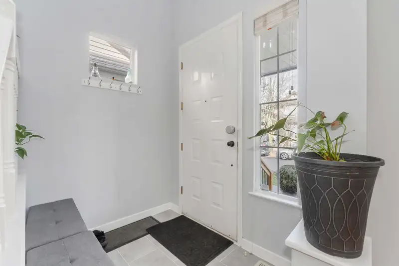 18476 66A AVENUE - photo 3 of 40
